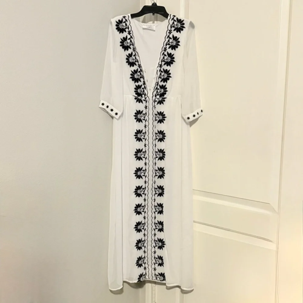 Sage & Vicky MAXI DRESS BLACK WHITE FLORAL EMBROIDERED Hippie Bohemian Sz M - Picture 3 of 8